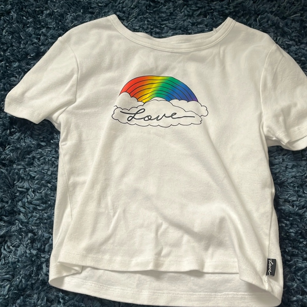 white tee with rainbow